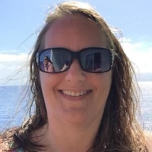 Meet your Posher, Larissa